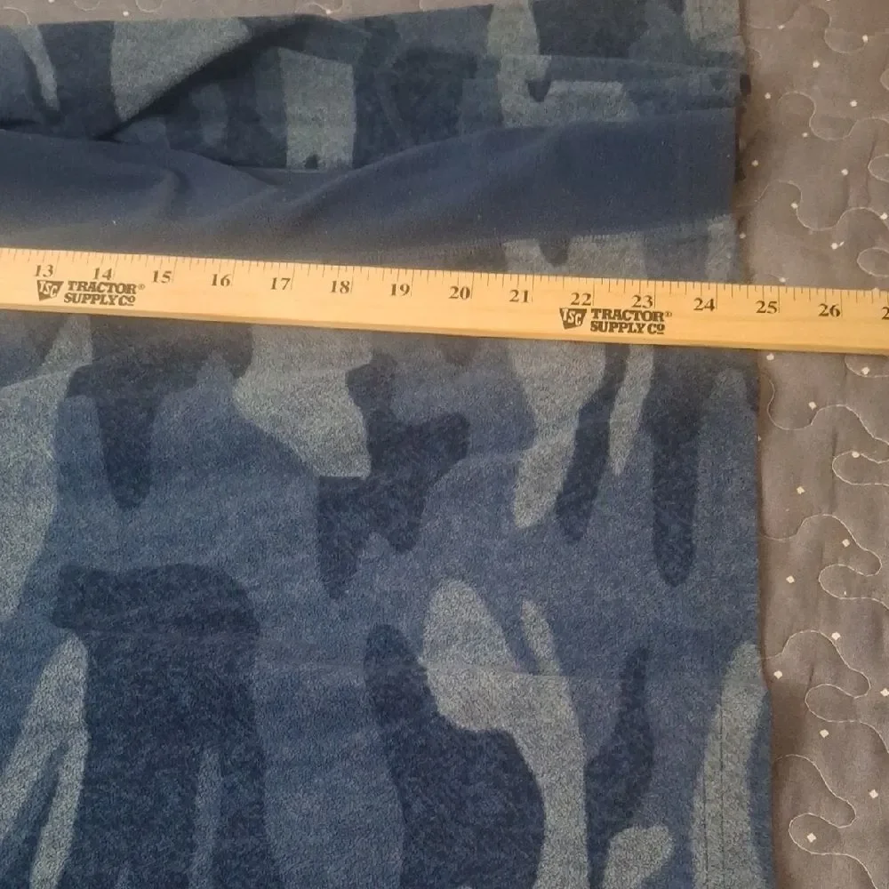 Columbia Men's Blue Camo Sweater size small